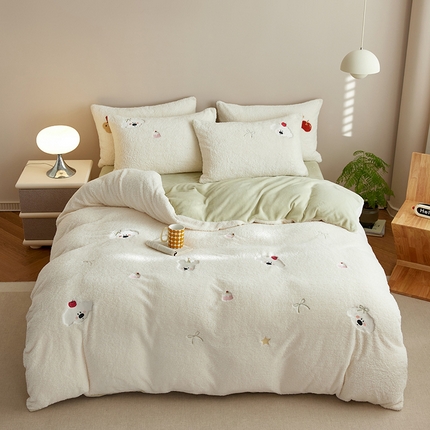 91家纺网 家纺一手货源 找家纺 简纯主义 2025新款加厚保暖泰迪绒四件套 苹果狗