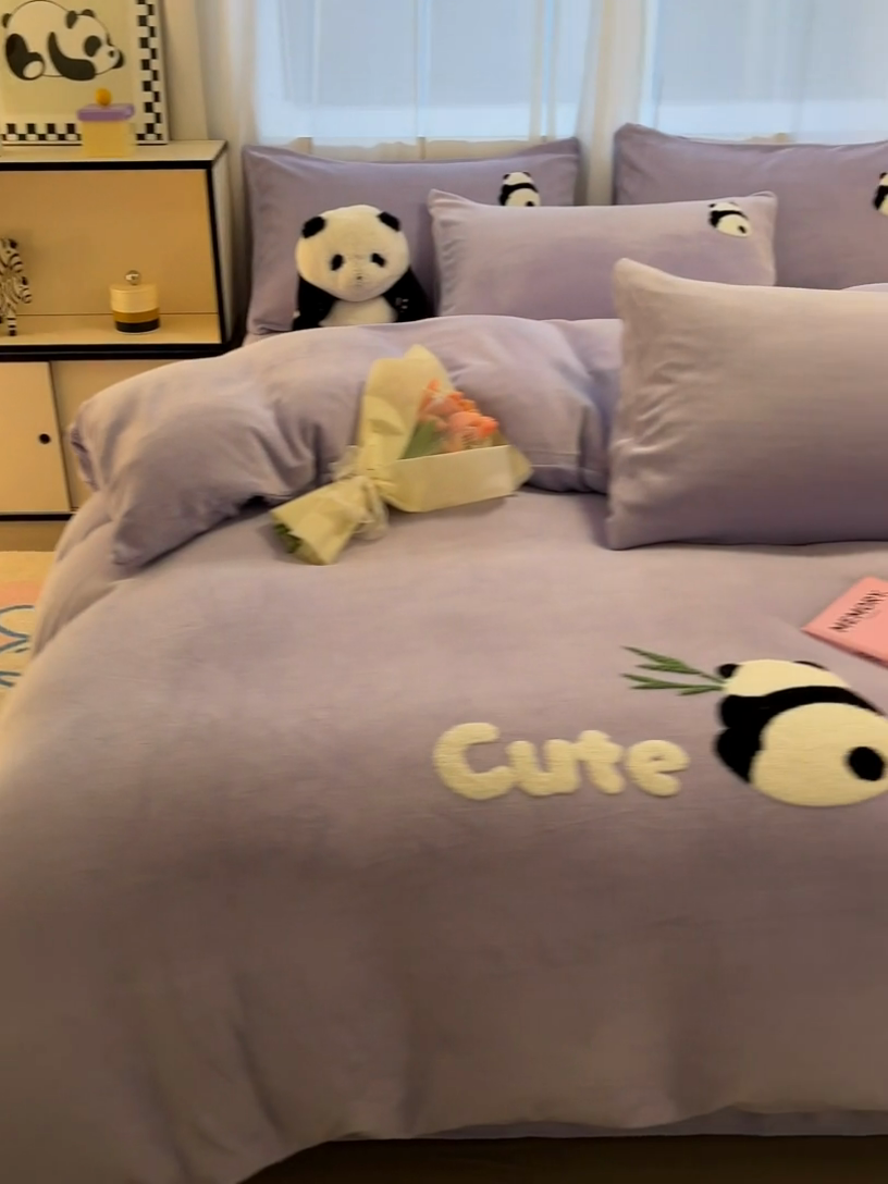 91家纺网 家纺一手货源 找家纺 葡萄家 2024新款卡通牛奶绒毛巾绣可爱熊猫保暖四件套提供买家秀 萌宝牛奶绒-紫