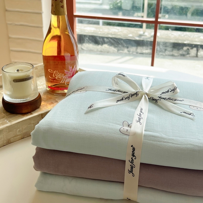 91家纺网 家纺一手货源 找家纺 一比一家纺 2026新款全棉母婴级抗菌有氧全棉双层纱亲肤全棉小清新印花三件套四件套 彼得兔