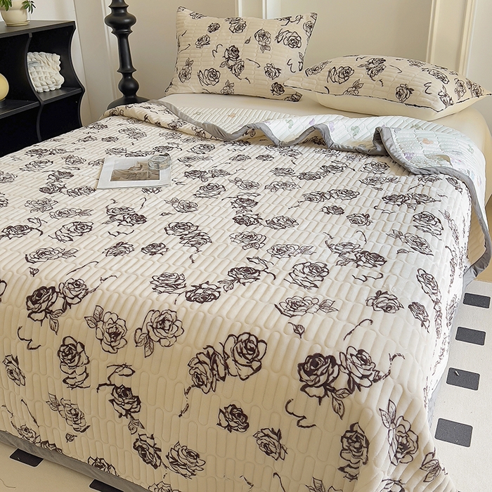 91家纺网 家纺一手货源 找家纺 美梦家纺 2024新款牛奶绒简单款夹棉床盖四件套 米雅