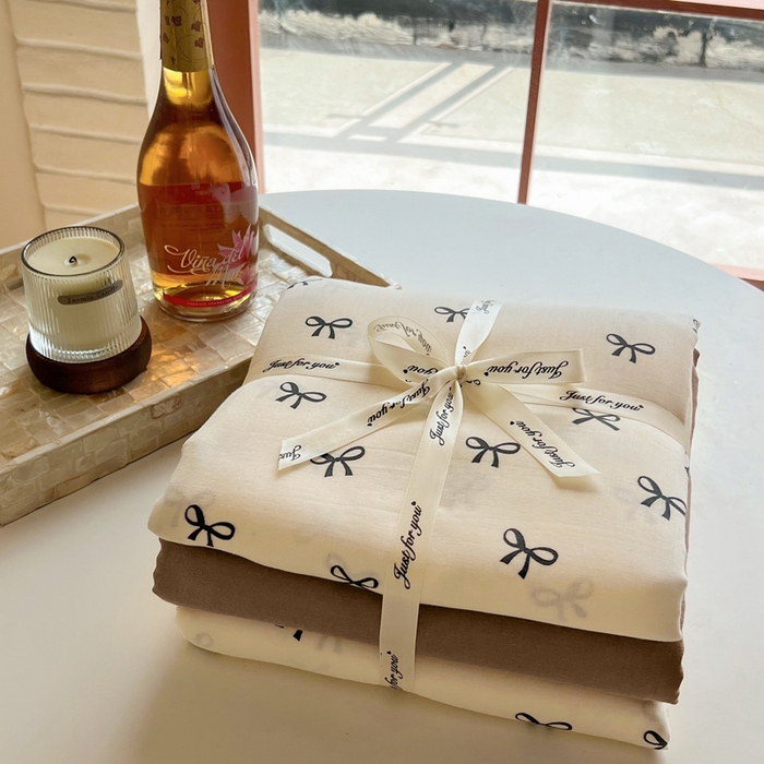 91家纺网 家纺一手货源 找家纺 一比一家纺 2025新款全棉母婴级抗菌有氧全棉双层纱亲肤全棉小清新印花三件套四件套 蝴蝶可颂-黑