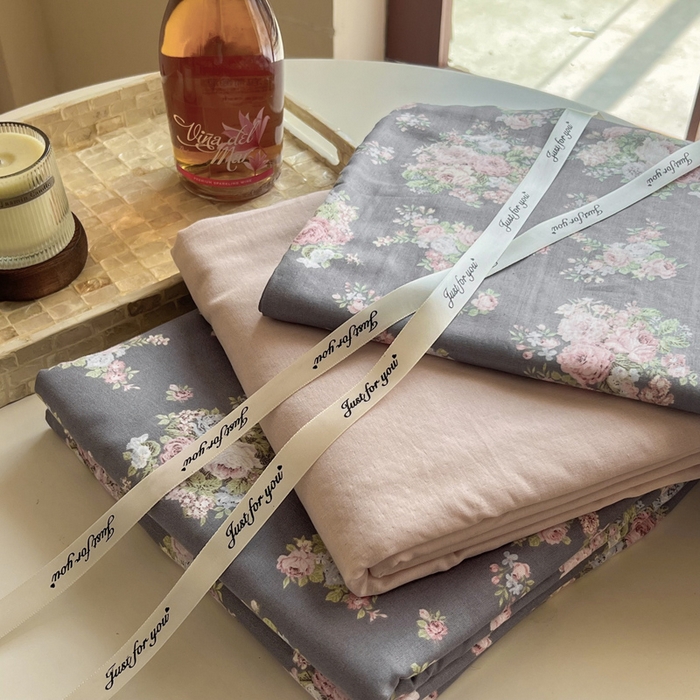 91家纺网 家纺一手货源 找家纺 一比一家纺 2025新款全棉母婴级抗菌有氧全棉双层纱亲肤全棉小清新印花三件套四件套 爱玲说