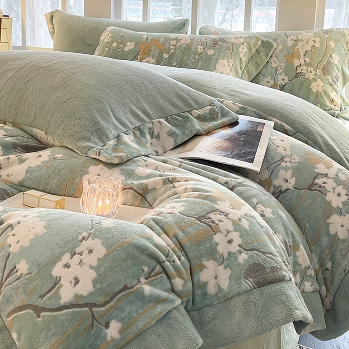 91家纺网 家纺一手货源 找家纺  秋冬9斤重加厚保暖牛奶绒四件套刺绣数码宝宝绒被套床单床笠床上用品 塞尔纳-仙踪绿