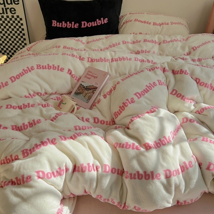 桃喜 2024新款多巴胺牛奶绒甜酷时尚混搭系列四件套 粉白字母