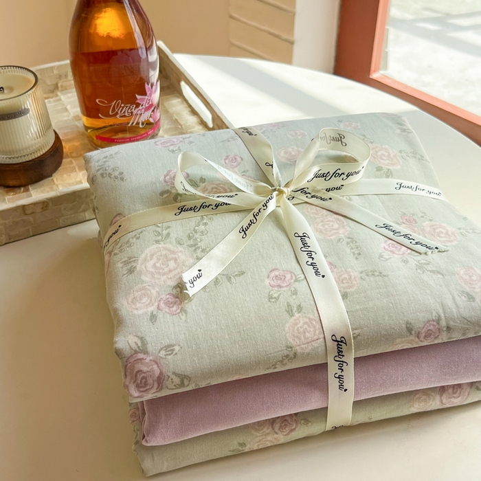 91家纺网 家纺一手货源 找家纺 一比一家纺 2025新款全棉母婴级抗菌有氧全棉双层纱亲肤全棉小清新印花三件套四件套 木槿-紫