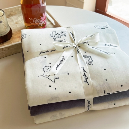 91家纺网 家纺一手货源 找家纺 一比一家纺 2025新款全棉母婴级抗菌有氧全棉双层纱亲肤全棉小清新印花三件套四件套 幻想猫