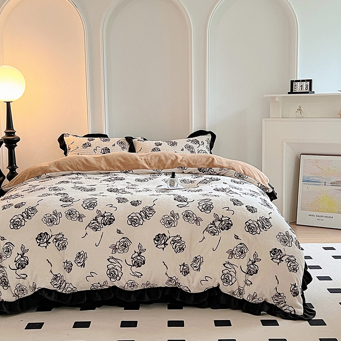 91家纺网 家纺一手货源 找家纺 美梦家纺 2024新款牛奶绒花边款夹棉床盖三件套 花边-米雅