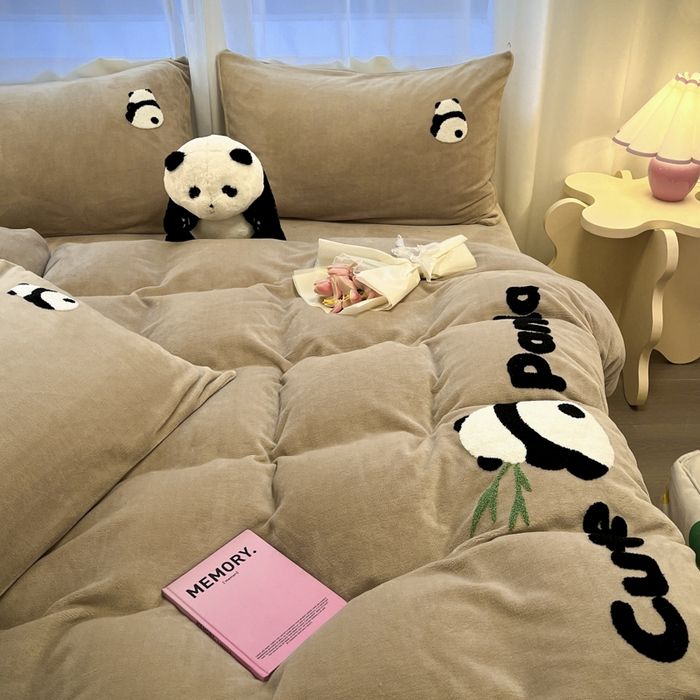 91家纺网 家纺一手货源 找家纺 葡萄家 2024新款卡通牛奶绒毛巾绣可爱熊猫保暖四件套提供买家秀 萌宝牛奶绒-咖