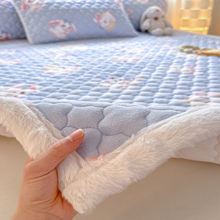 91家纺网 家纺一手货源 找家纺 慕尚家纺 2025牛奶绒床盖床褥被套三件套四件套 床垫-醒醒兔