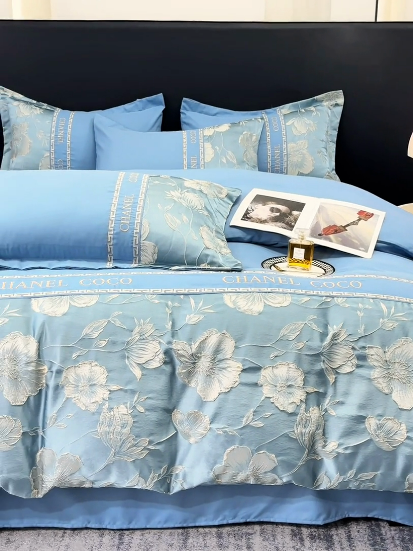 91家纺网 家纺一手货源 找家纺 宅家居 2024新款轻奢拼接亲肤精梳棉磨毛浮雕刺绣四件套-珍妮花房 珍妮花房-宾利蓝