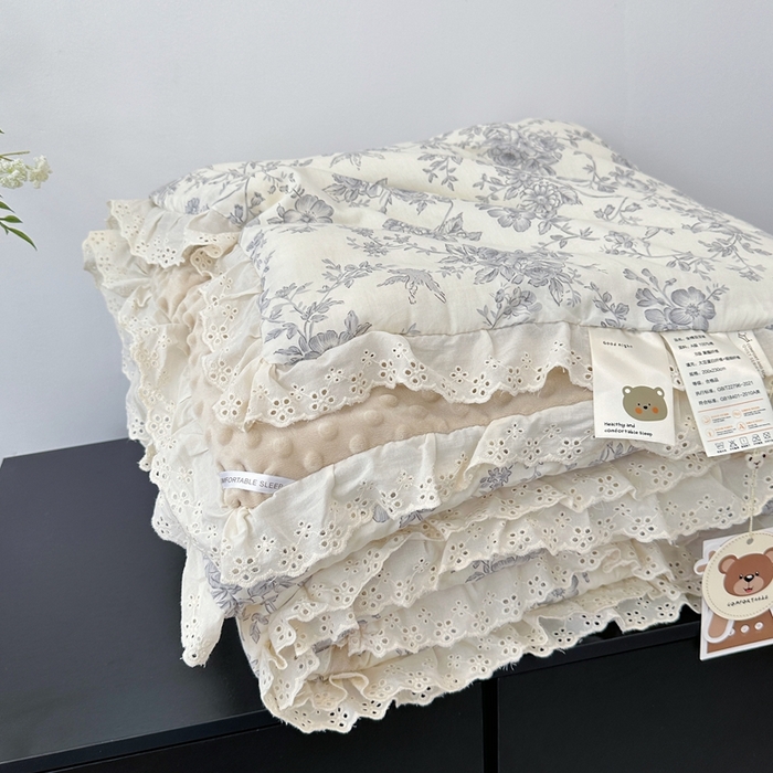 91家纺网 家纺一手货源 找家纺 佰织鑫家居 2024新款全棉法式花边懒人豆豆被 赫本