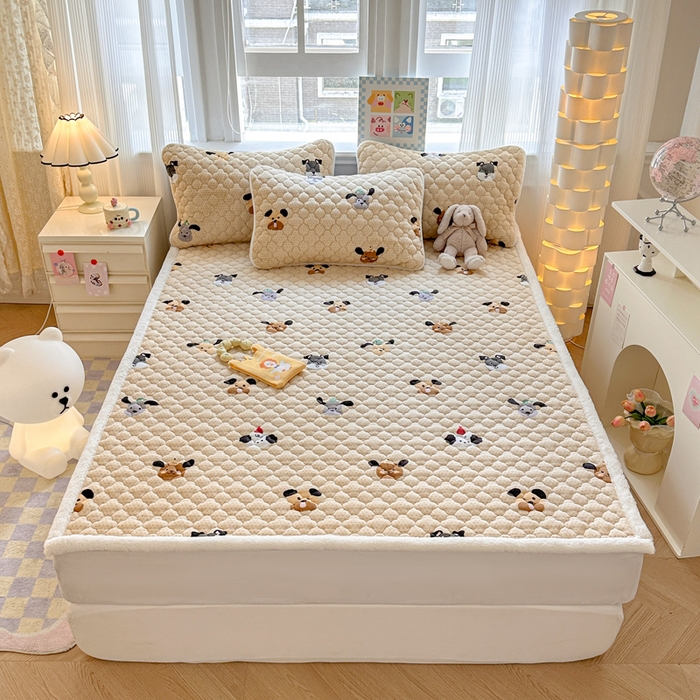 91家纺网 家纺一手货源 找家纺 慕尚家纺 2025牛奶绒床盖床褥被套三件套四件套 床垫-开心狗