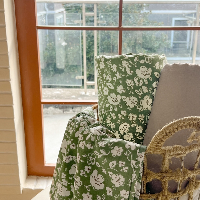 91家纺网 家纺一手货源 找家纺 一比一家纺 2025新款全棉母婴级抗菌有氧全棉双层纱亲肤全棉小清新印花三件套四件套 木槿花-绿