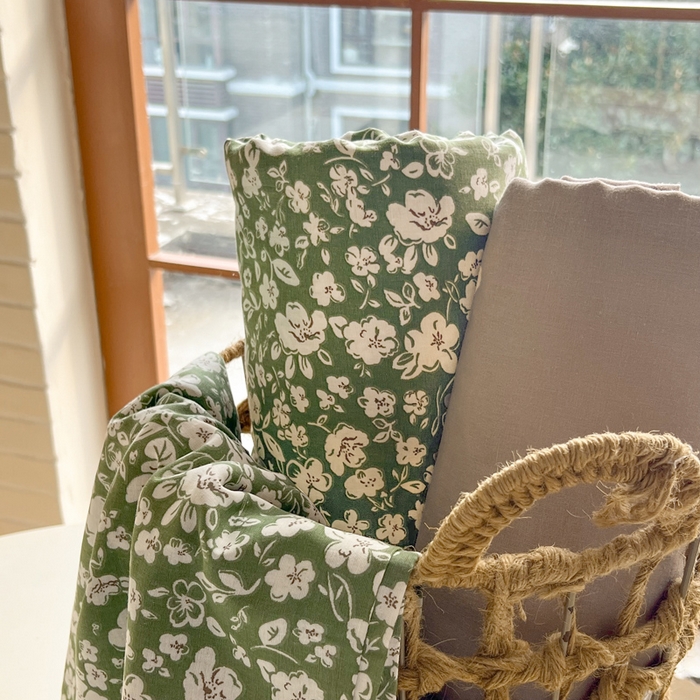 91家纺网 家纺一手货源 找家纺 一比一家纺 2025新款全棉母婴级抗菌有氧全棉双层纱亲肤全棉小清新印花三件套四件套 木槿花-绿