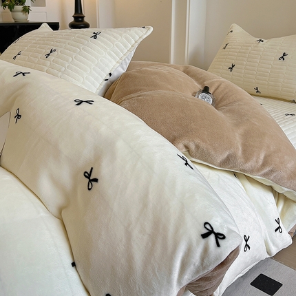美梦家纺 2024新款牛奶绒简单款夹棉床盖四件套 蝴蝶结