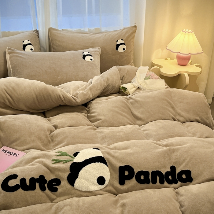 91家纺网 家纺一手货源 找家纺 葡萄家 2024新款卡通牛奶绒毛巾绣可爱熊猫保暖四件套提供买家秀 萌宝牛奶绒-咖