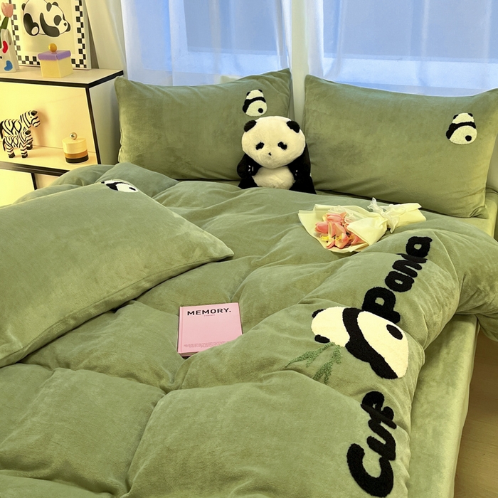 91家纺网 家纺一手货源 找家纺 葡萄家 2024新款卡通牛奶绒毛巾绣可爱熊猫保暖四件套提供买家秀 萌宝牛奶绒-绿