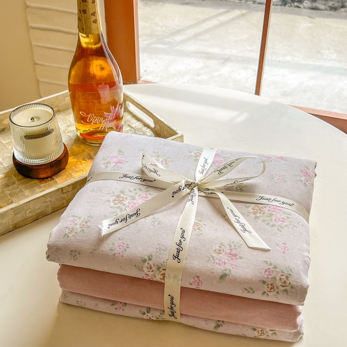 91家纺网 家纺一手货源 找家纺 一比一家纺 2026新款全棉母婴级抗菌有氧全棉双层纱亲肤全棉小清新印花三件套四件套 半岛红茶