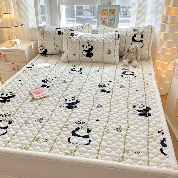 91家纺网 家纺一手货源 找家纺 慕尚家纺 2025牛奶绒床盖床褥被套三件套四件套 床垫-快乐熊猫