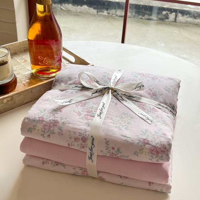 91家纺网 家纺一手货源 找家纺 一比一家纺 2025新款全棉母婴级抗菌有氧全棉双层纱亲肤全棉小清新印花三件套四件套 丽莎