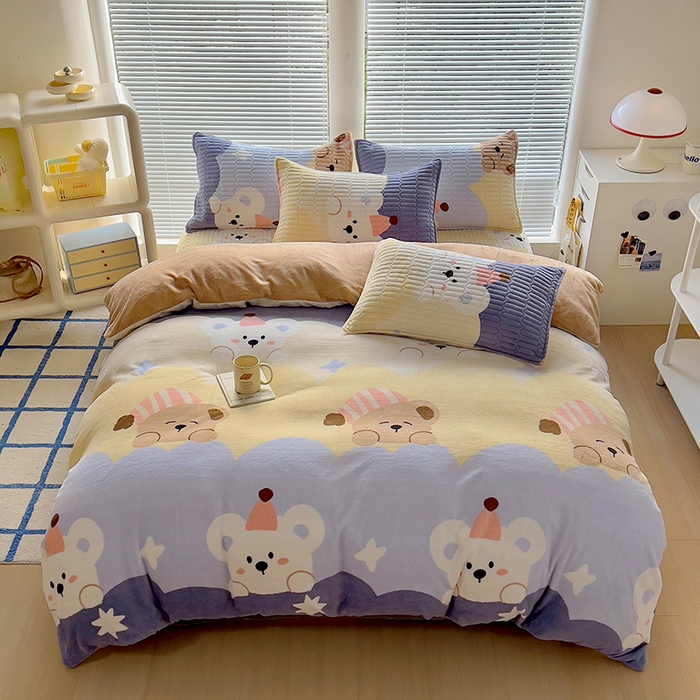 91家纺网 家纺一手货源 找家纺 美梦家纺 2024新款牛奶绒简单款夹棉床盖三件套 萌宝