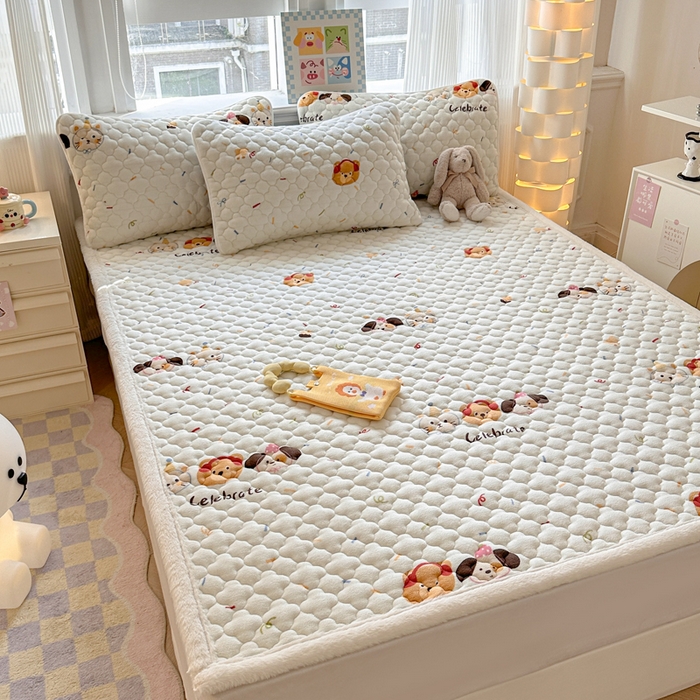 91家纺网 家纺一手货源 找家纺 慕尚家纺 2025牛奶绒床盖床褥被套三件套四件套 床垫-快乐乐园