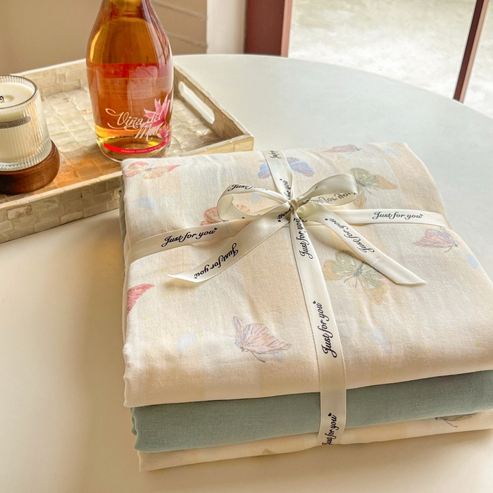 91家纺网 家纺一手货源 找家纺 一比一家纺 2025新款全棉母婴级抗菌有氧全棉双层纱亲肤全棉小清新印花三件套四件套 蝶舞