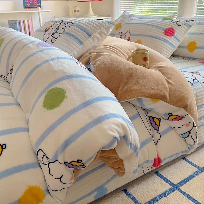 91家纺网 家纺一手货源 找家纺 美梦家纺 2024新款牛奶绒简单款夹棉床盖四件套 乖乖狗