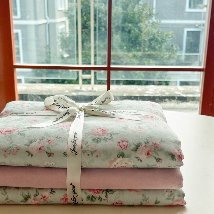 91家纺网 家纺一手货源 找家纺 一比一家纺 2025新款全棉母婴级抗菌有氧全棉双层纱亲肤全棉小清新印花三件套四件套 兰桂坊