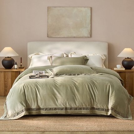 91家纺网 家纺一手货源 找家纺 淼铭家纺 2025新款A类高克重婴肤绒镂空工艺四件套-曼柔系列 曼柔-水果绿