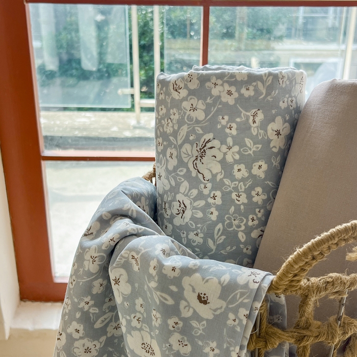 91家纺网 家纺一手货源 找家纺 一比一家纺 2025新款全棉母婴级抗菌有氧全棉双层纱亲肤全棉小清新印花三件套四件套 木槿花-兰