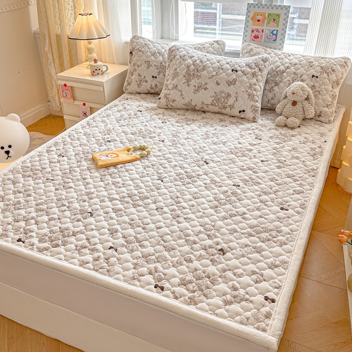 91家纺网 家纺一手货源 找家纺 慕尚家纺 2025牛奶绒床盖床褥被套三件套四件套 床垫-丽娜