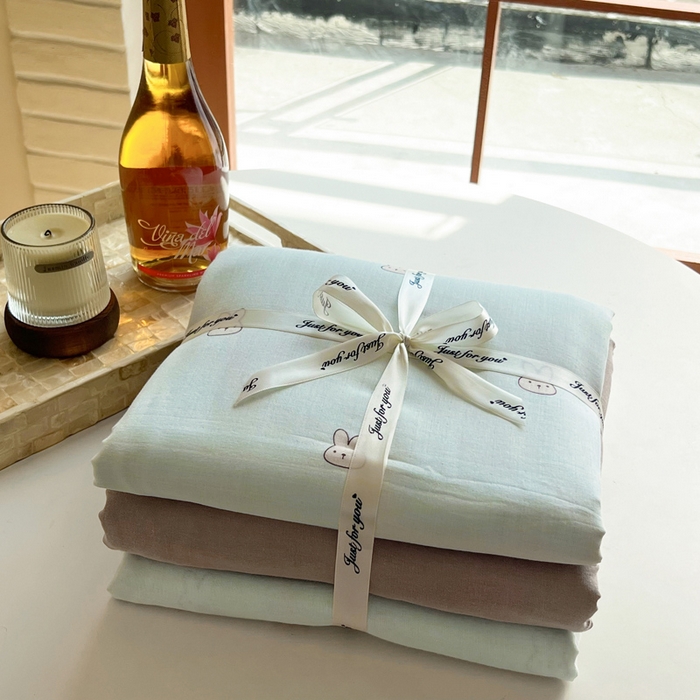 91家纺网 家纺一手货源 找家纺 一比一家纺 2026新款全棉母婴级抗菌有氧全棉双层纱亲肤全棉小清新印花三件套四件套 彼得兔