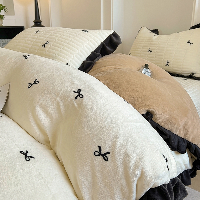 91家纺网 家纺一手货源 找家纺 美梦家纺 2024新款牛奶绒花边款夹棉床盖三件套花边- 蝴蝶结