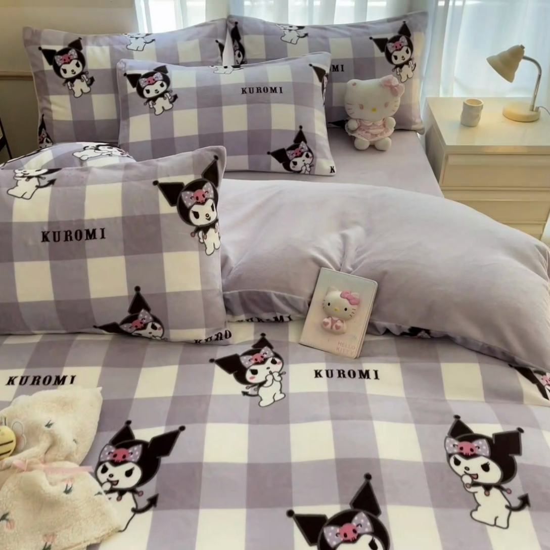 91家纺网 家纺一手货源 找家纺 星座家纺 2025新款三丽鸥小版牛奶绒四件套 格子库洛米