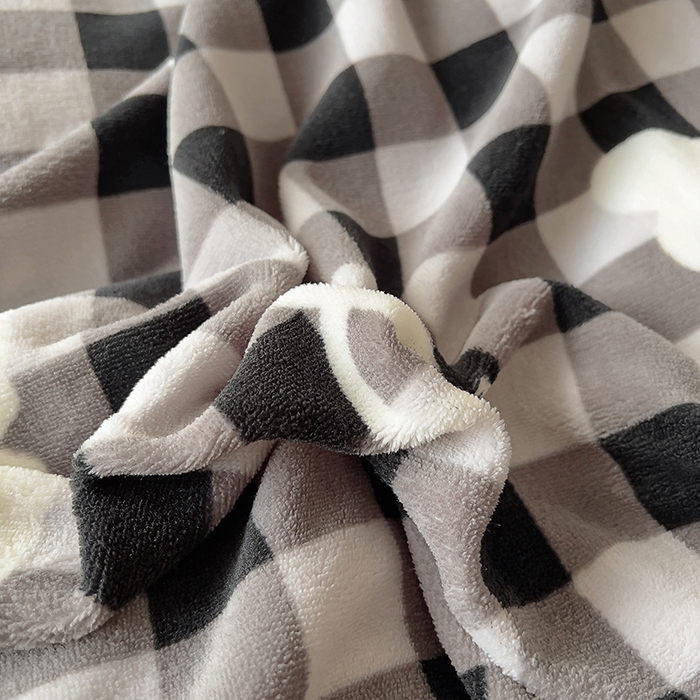 91家纺网 家纺一手货源 找家纺 美梦家纺 2024新款牛奶绒简单款夹棉床盖四件套 精灵熊黑