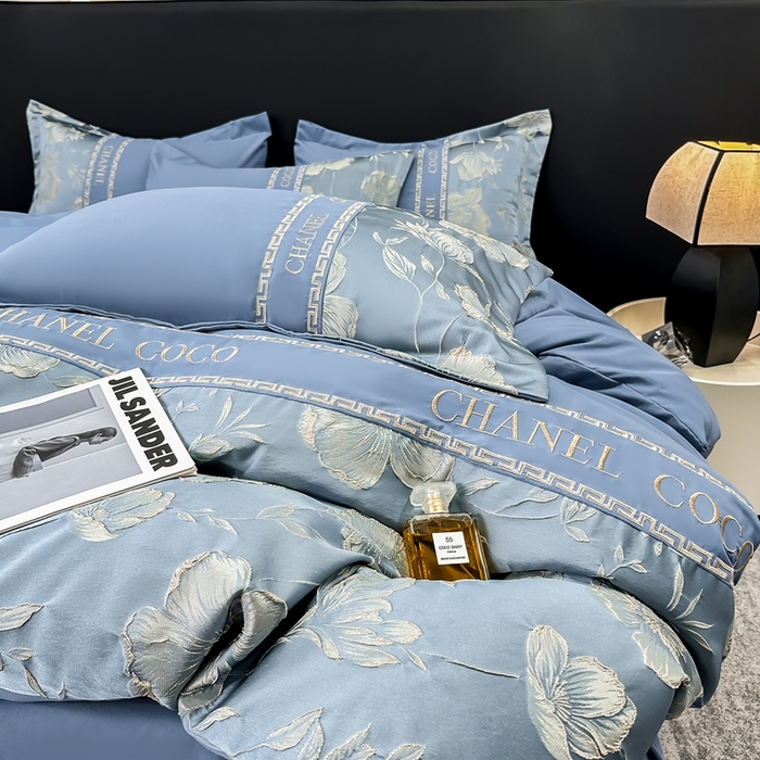 91家纺网 家纺一手货源 找家纺 宅家居 2024新款轻奢拼接亲肤精梳棉磨毛浮雕刺绣四件套-珍妮花房 珍妮花房-宾利蓝