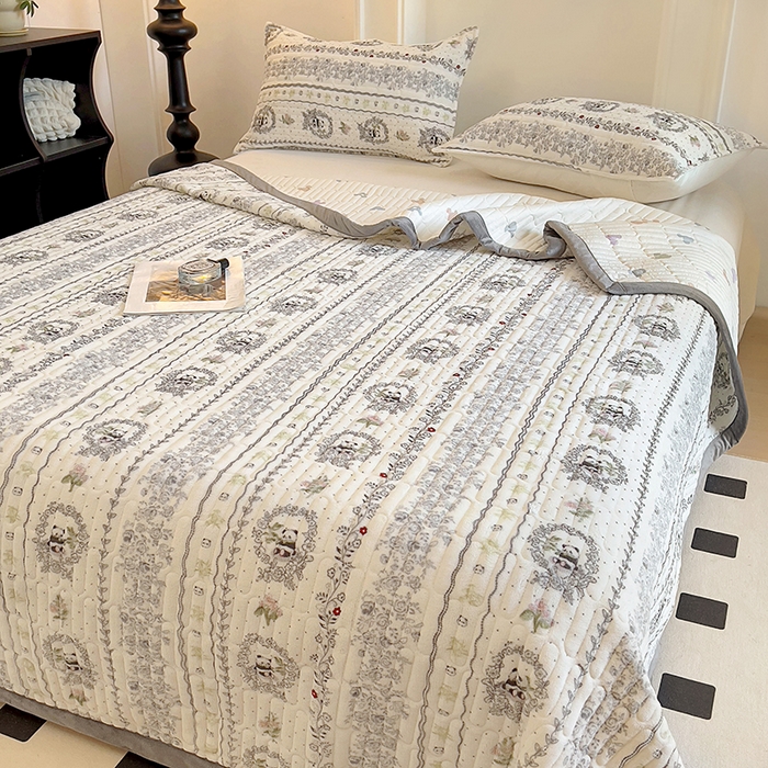 91家纺网 家纺一手货源 找家纺 美梦家纺 2024新款牛奶绒简单款夹棉床盖三件套 漫生活