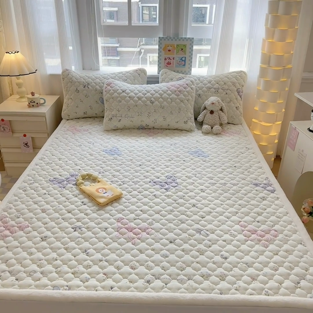 91家纺网 家纺一手货源 找家纺 慕尚家纺 2025牛奶绒床盖床褥被套三件套四件套 床垫-蝴蝶花