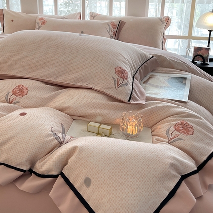 91家纺网 家纺一手货源 找家纺 秋冬季A类母婴级加厚保暖四件套全棉纯棉轻奢风数码印花宽边款新疆棉床上用品 贝芙