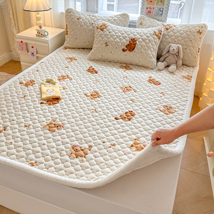 91家纺网 家纺一手货源 找家纺 慕尚家纺 2025牛奶绒床盖床褥被套三件套四件套 床垫-奇妙猫