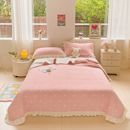 91家纺网 家纺一手货源 找家纺 漫时光 2025新款加厚爱心牛奶绒花边床盖 爱心-粉