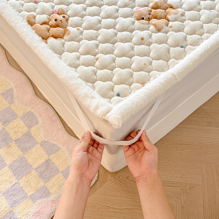 91家纺网 家纺一手货源 找家纺 慕尚家纺 2025牛奶绒床盖床褥被套三件套四件套 床垫-奇妙猫