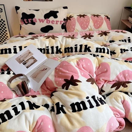 桃喜 2024新款多巴胺牛奶绒甜酷时尚混搭系列四件套 牛奶草莓