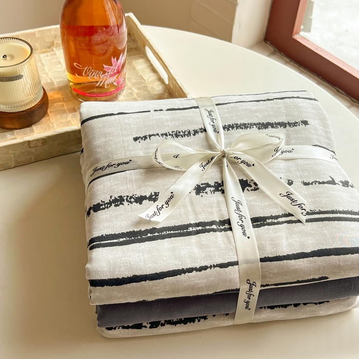 91家纺网 家纺一手货源 找家纺 一比一家纺 2025新款全棉母婴级抗菌有氧全棉双层纱亲肤全棉小清新印花三件套四件套 凯伦