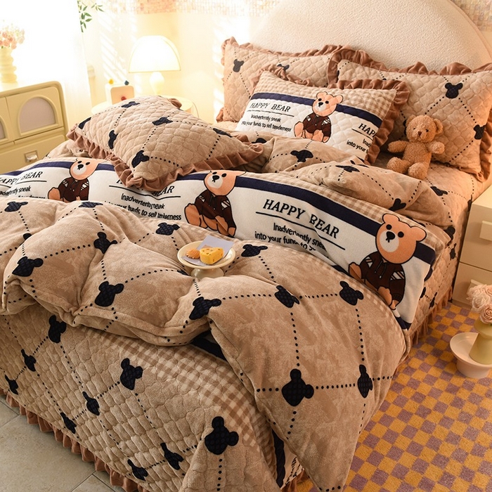 91家纺网 家纺一手货源 找家纺 美达家纺 2025新款牛奶绒印花床盖系列四件套 小熊维尼