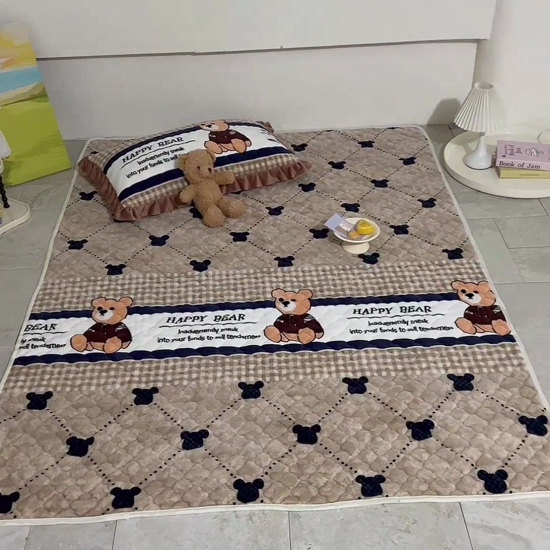 91家纺网 家纺一手货源 找家纺 美达家纺 2025新款牛奶绒印花地垫系列 小熊维尼