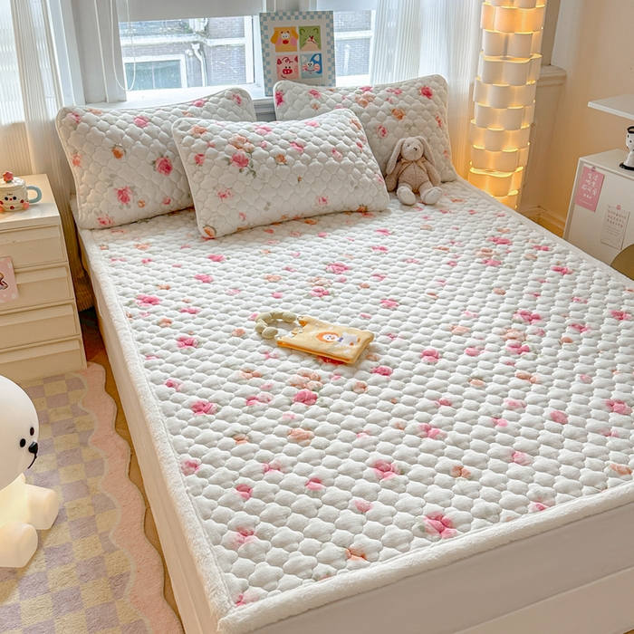 91家纺网 家纺一手货源 找家纺 慕尚家纺 2025牛奶绒床盖床褥被套三件套四件套 床垫-甜美冬日