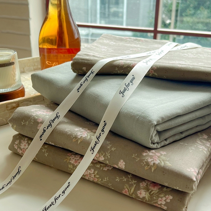 91家纺网 家纺一手货源 找家纺 一比一家纺 2025新款全棉母婴级抗菌有氧全棉双层纱亲肤全棉小清新印花三件套四件套 曼城旧事