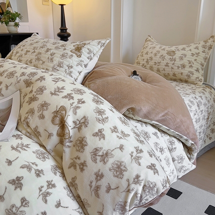 美梦家纺 2024新款牛奶绒简单款夹棉床盖四件套 蝶舞咖